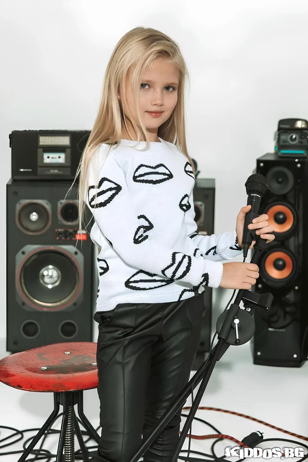 Детска блуза KISSES бяла