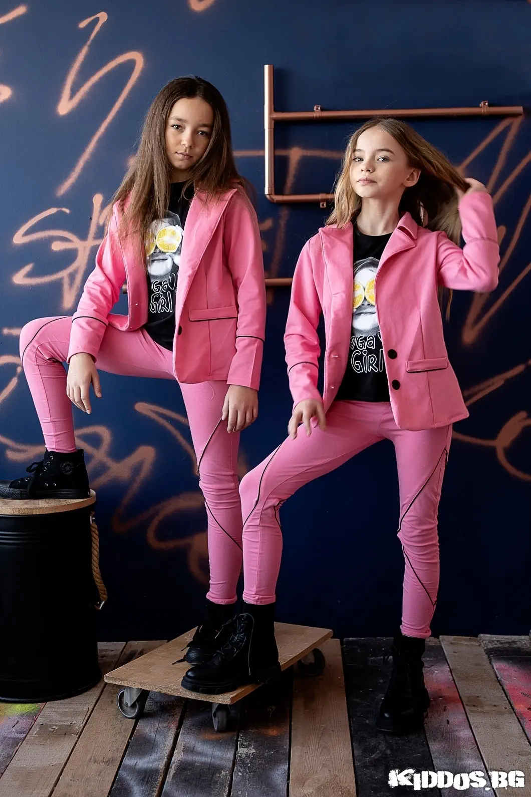 Детски костюм CAREFREE розов две части 4
